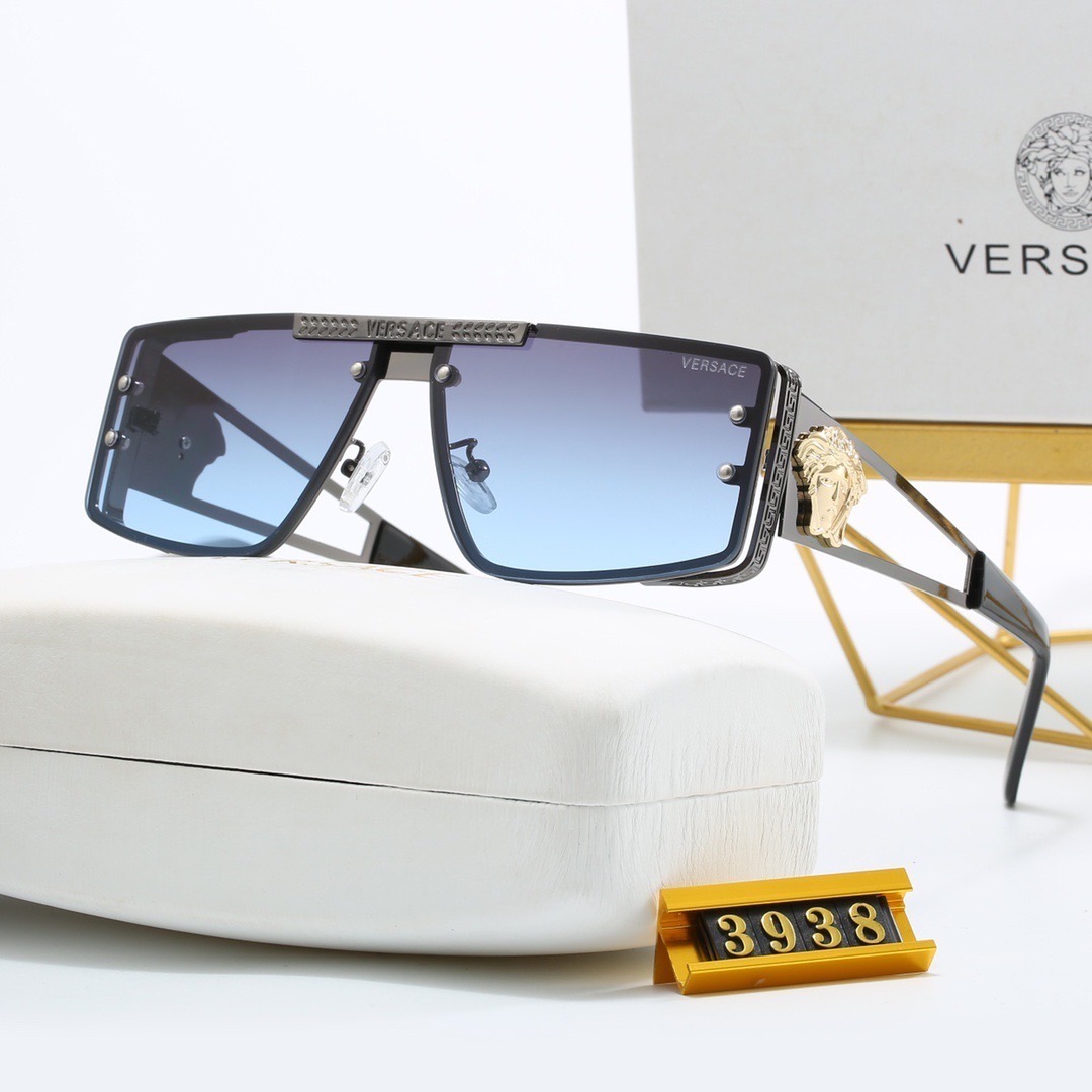 Versace Fashionable Sunglasses - Image 4