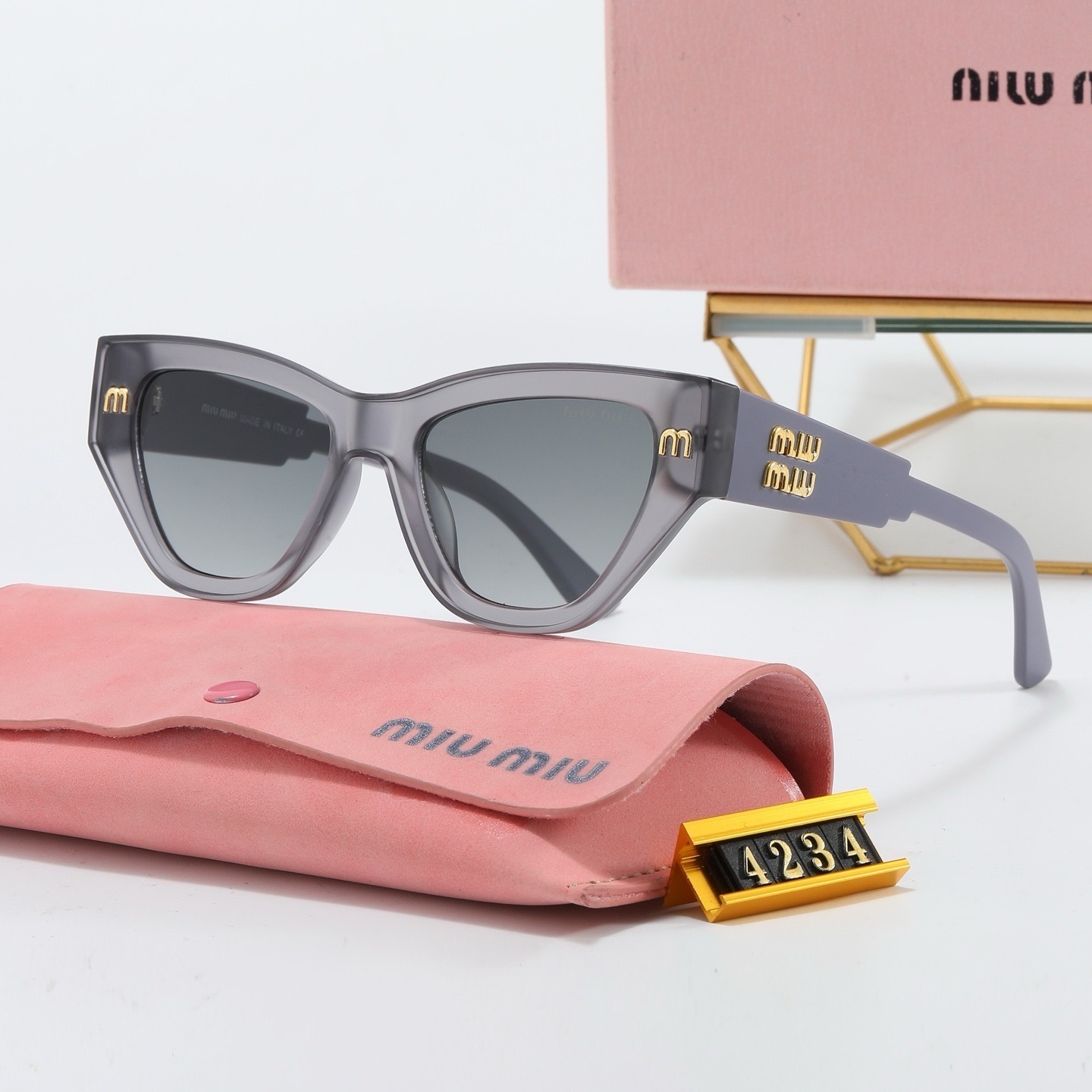 Miu Miu Fashionable Sunglasses - Image 4