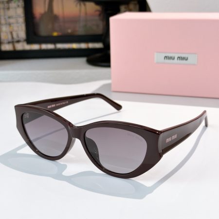 Miu Miu Fashionable Sunglasses - Image 4
