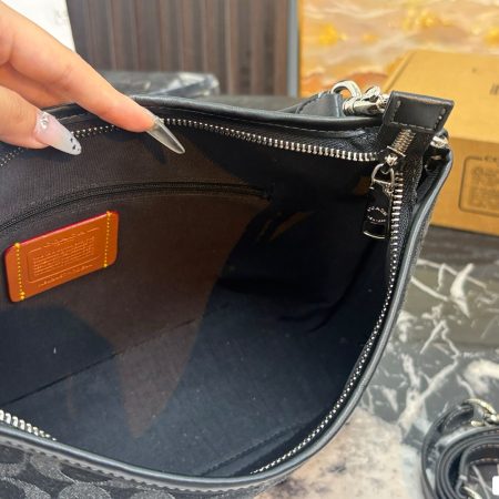 Coach Laurel 19 Tote Bag - Image 10