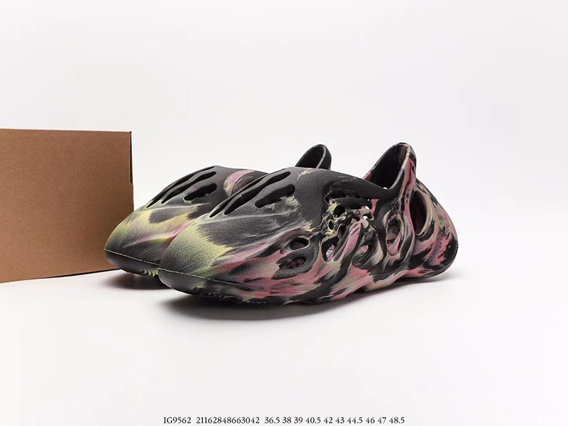 Yeezy Foam Runner MX Carbon IG9562 - Image 9