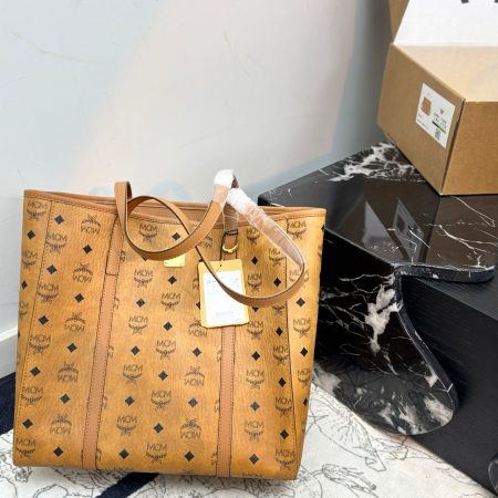 MCM Medium Toni Top-Zip Shopper Bag - Image 2