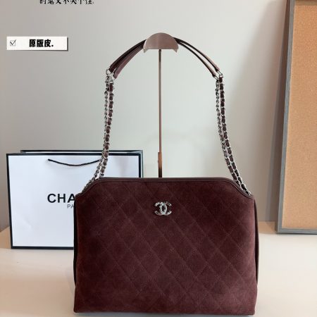 Chanel Large Suede Shoulder Bag - Image 3