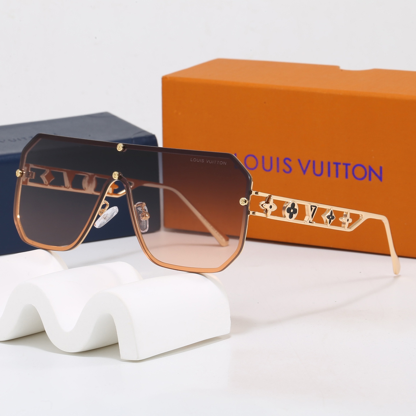 LV Fashionable Sunglasses - Image 5