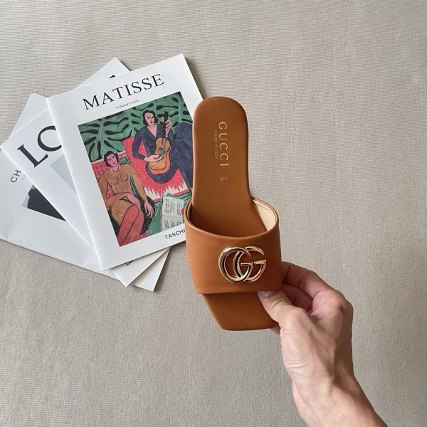 Gucci 26SS – Double G Wide-Toe Flat Sandals