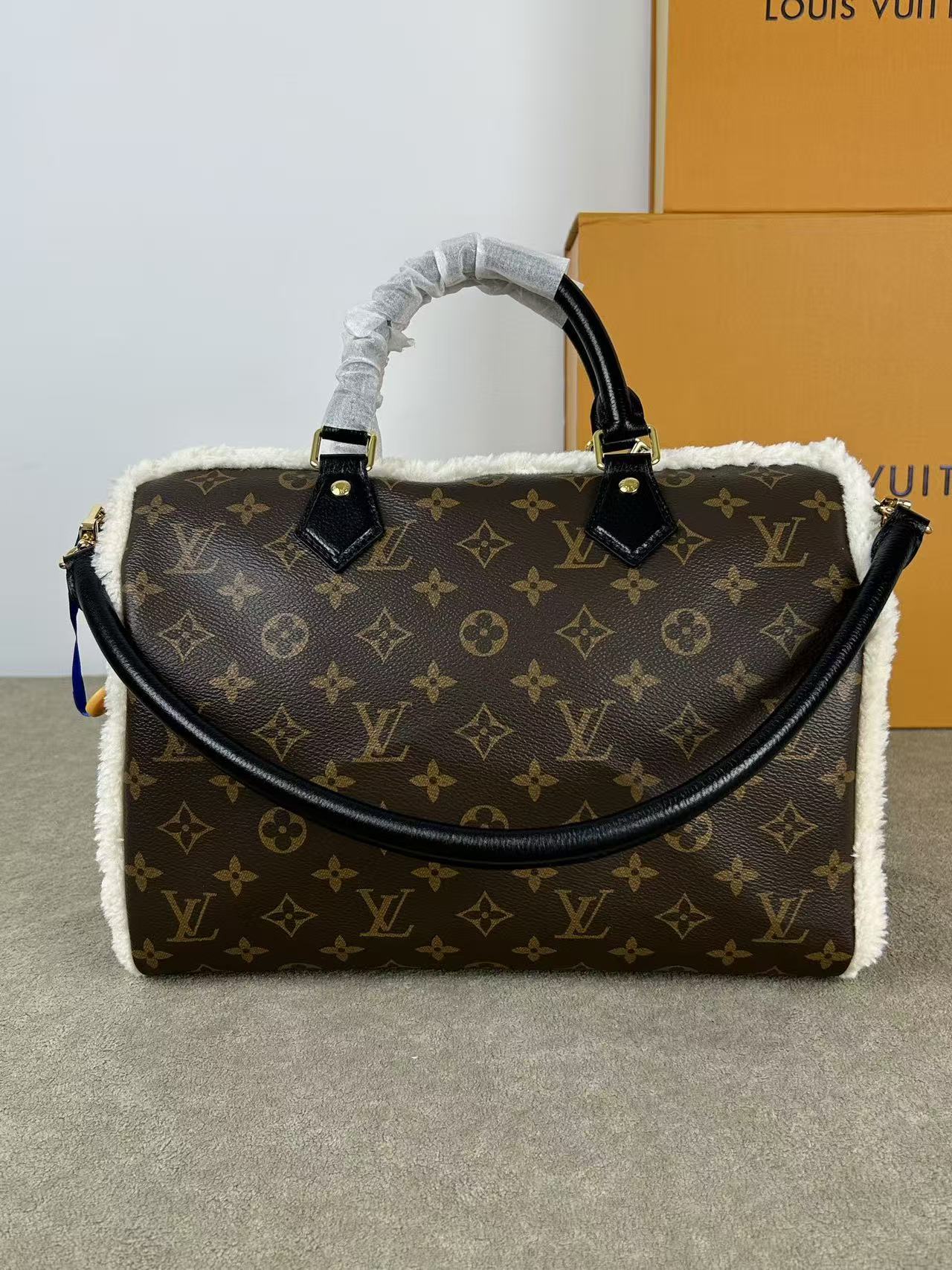 LV Speedy Soft Teddy 30 Bag - Image 2