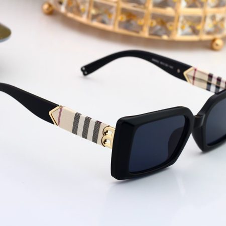 Burberry Fashionable Sunglasses - Image 8