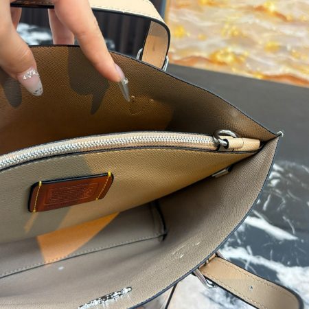 Coach Mollie Tote Bag - Image 9