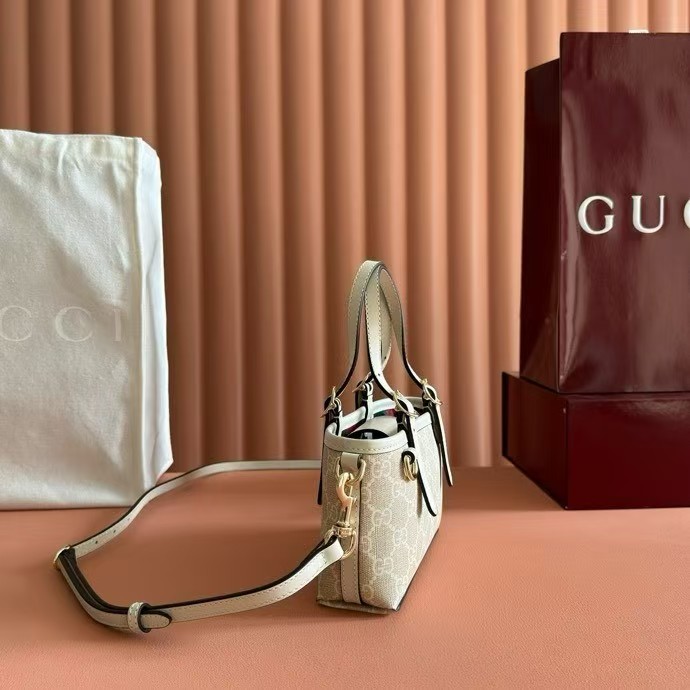 Gucci GG Emblem mini bag - Image 3