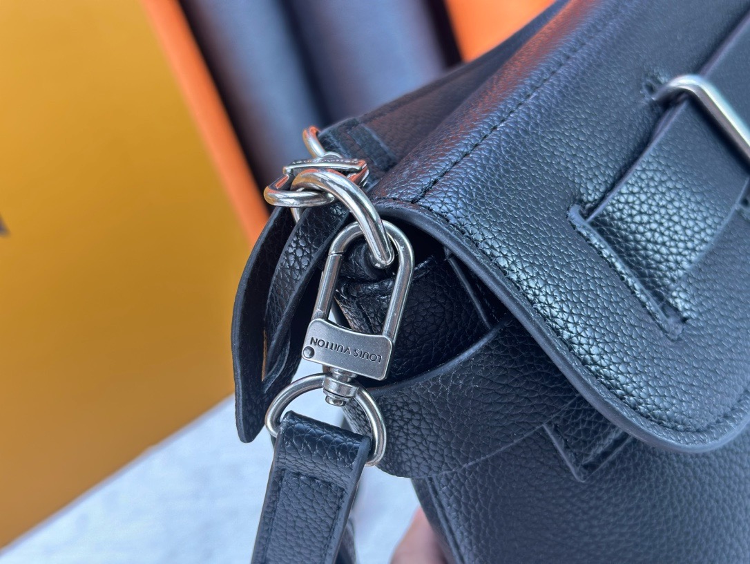 LV Steamer Crossbody Bag - Image 16