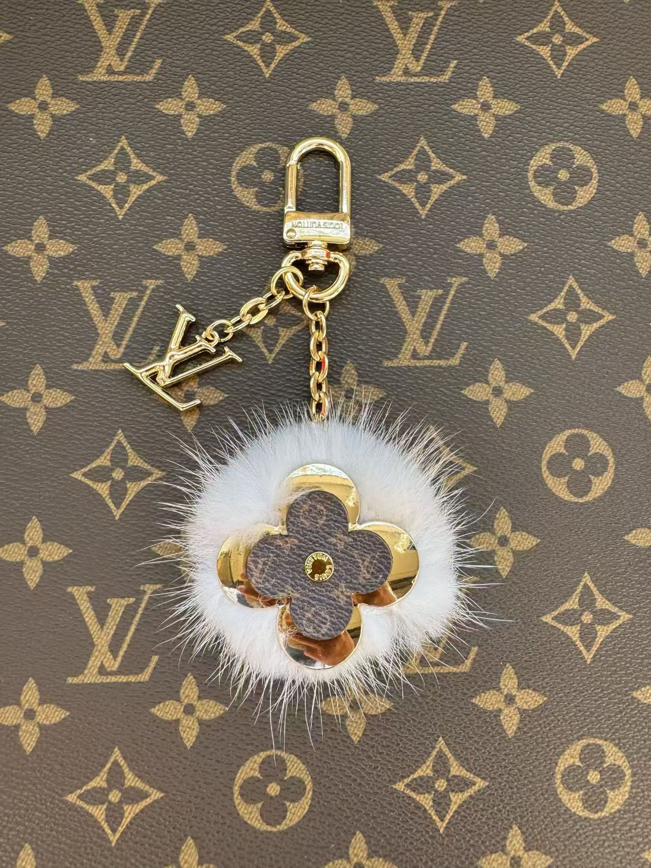 LV keychain - Image 3