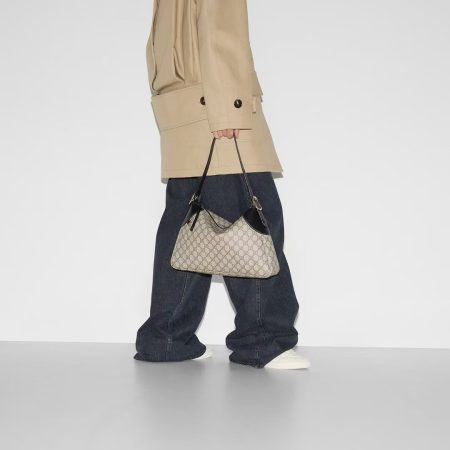 GUCCI EMBLEM Shoulder Bag Big - Image 2