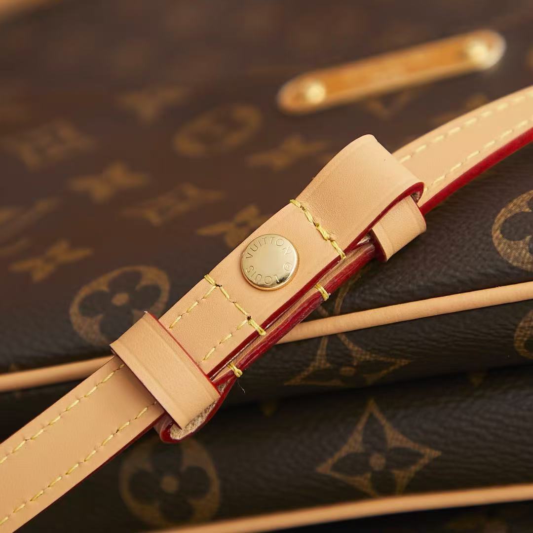 LV Pochette Shoulder Bag - Image 15