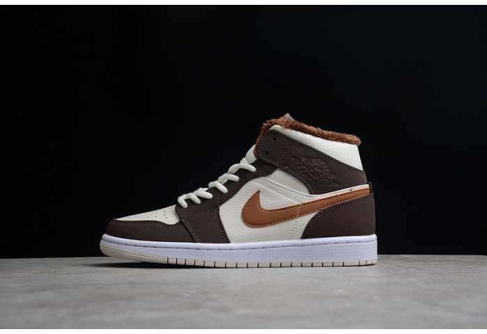Air Jordan 1 Mid DO6699-200 - Image 1