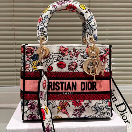 Dior The LADY D-LITE Bag Collection - Image 7