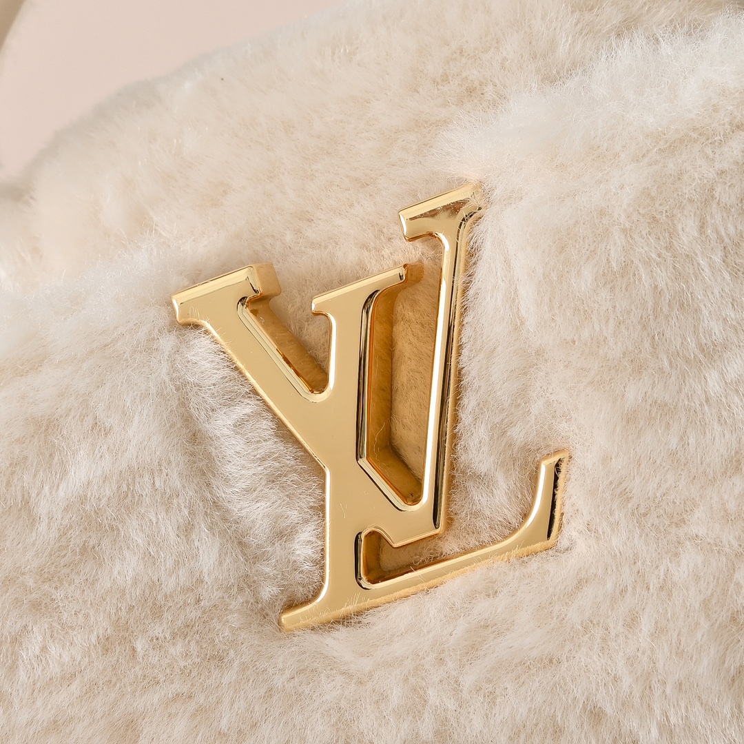 LV Capusnow Bag (Top Quality) - Image 9
