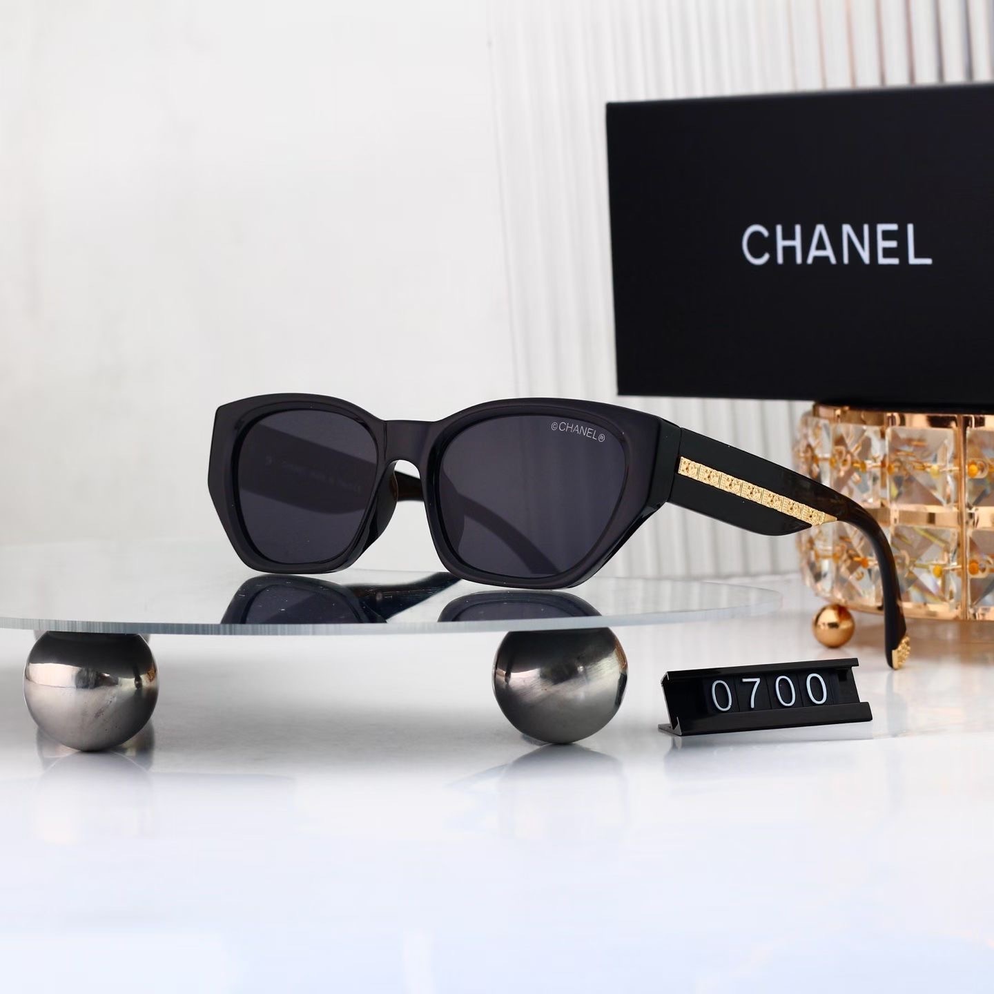 Chanel Fashionable Sunglasses - Image 7