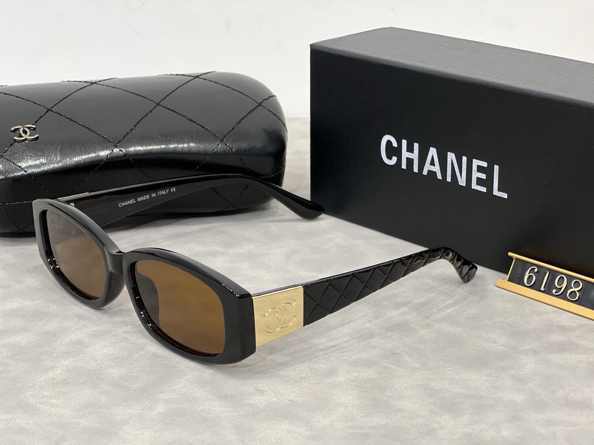 Chanel Fashionable Sunglasses - Image 4