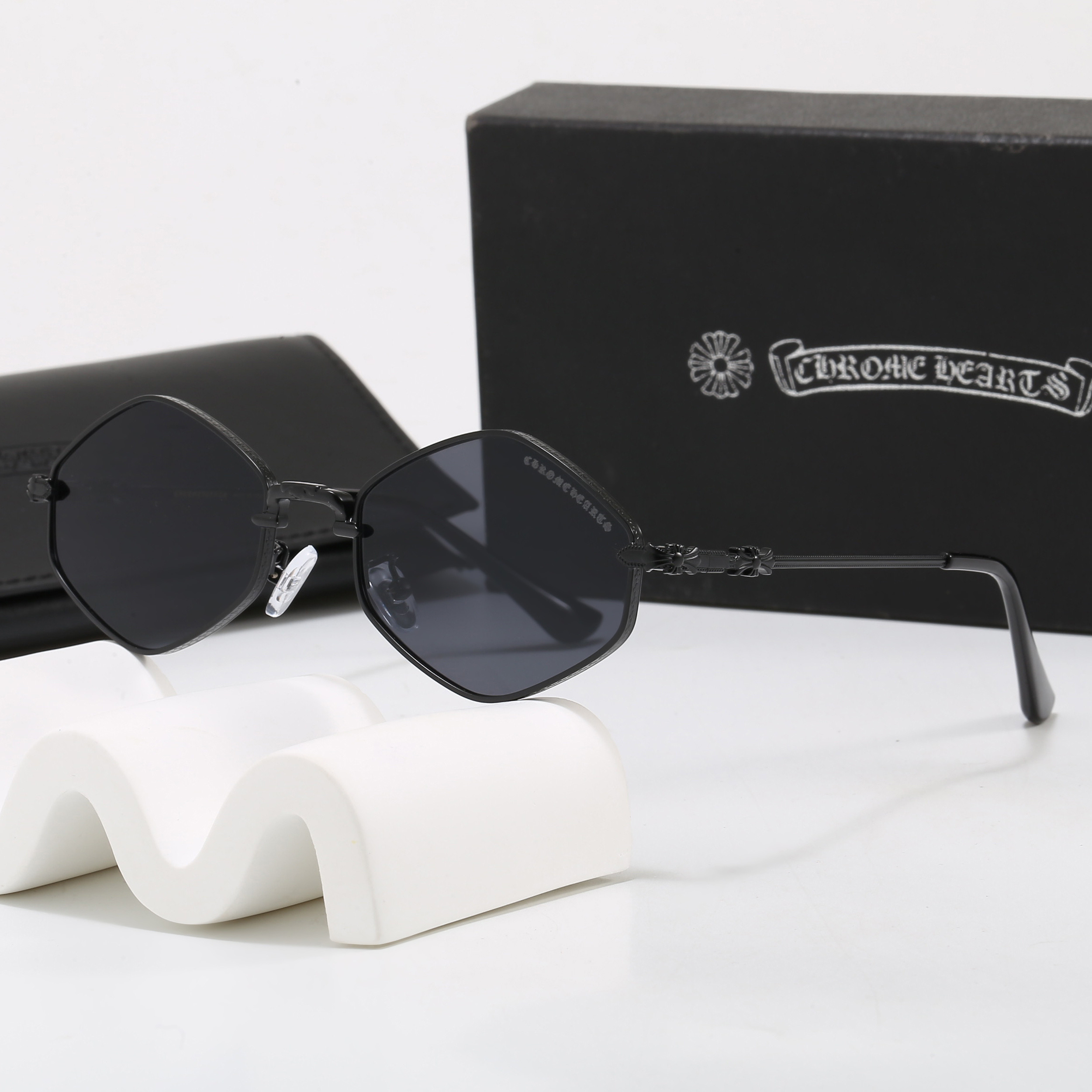 Chrome Hearts Fashionable Sunglasses - Image 5