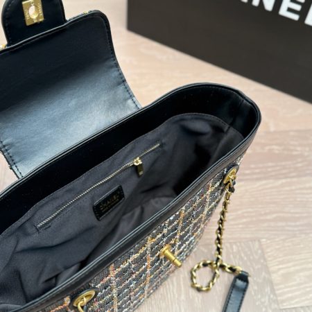 CHANEL Classic Flap Bag - Image 6
