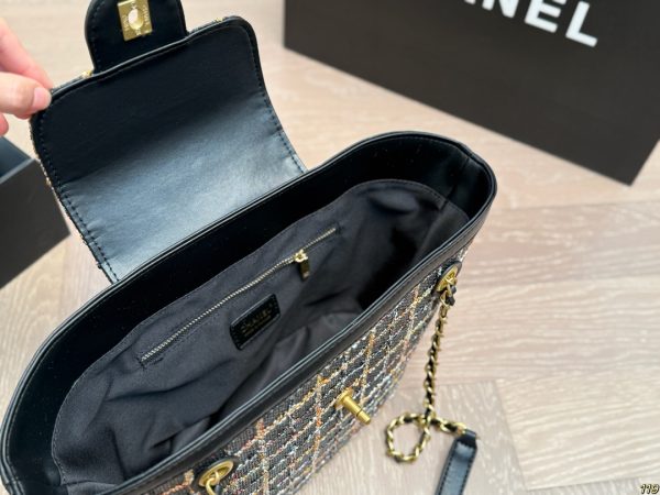 CHANEL Classic Flap Bag