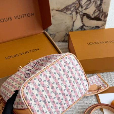 LV Allinbb Bucket Bag - Image 4