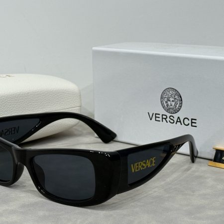 Versace Fashionable Sunglasses - Image 3