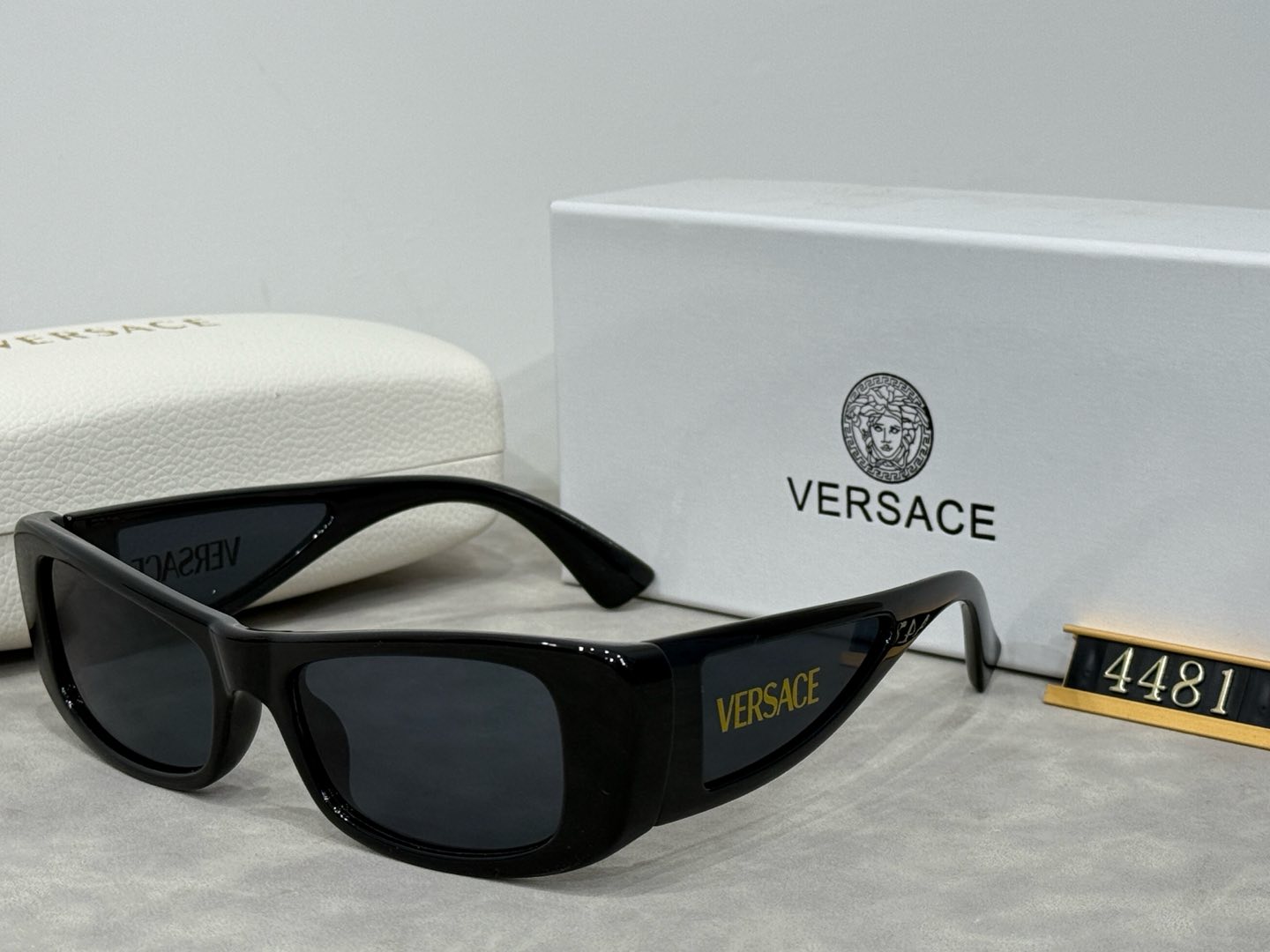 Versace Fashionable Sunglasses - Image 3