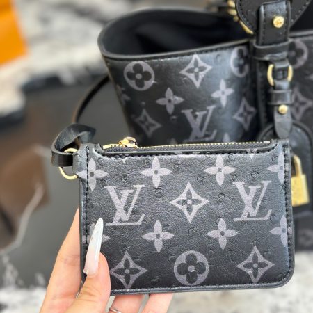 LV AII IN BB25ss Bucket Bag - Image 6