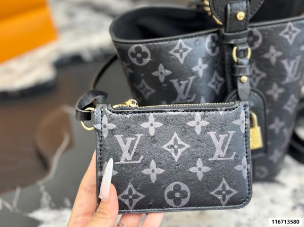 LV AII IN BB25ss Bucket Bag