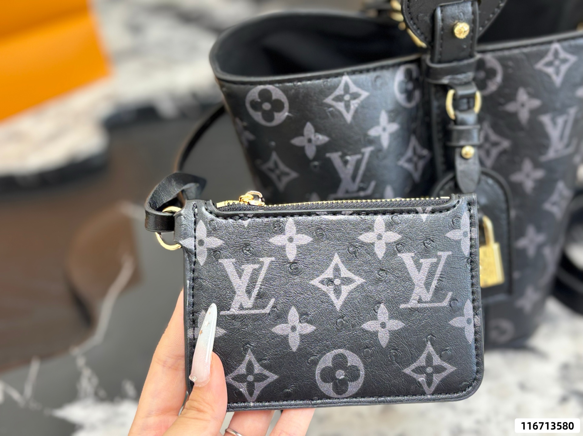 LV AII IN BB25ss Bucket Bag - Image 6