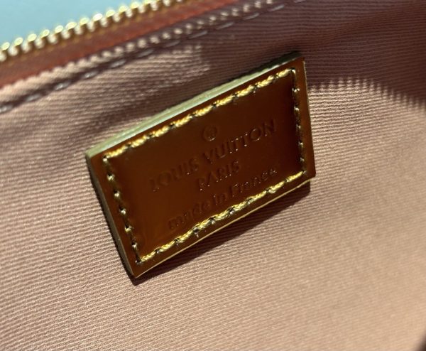 LV Pochette Eva 10A