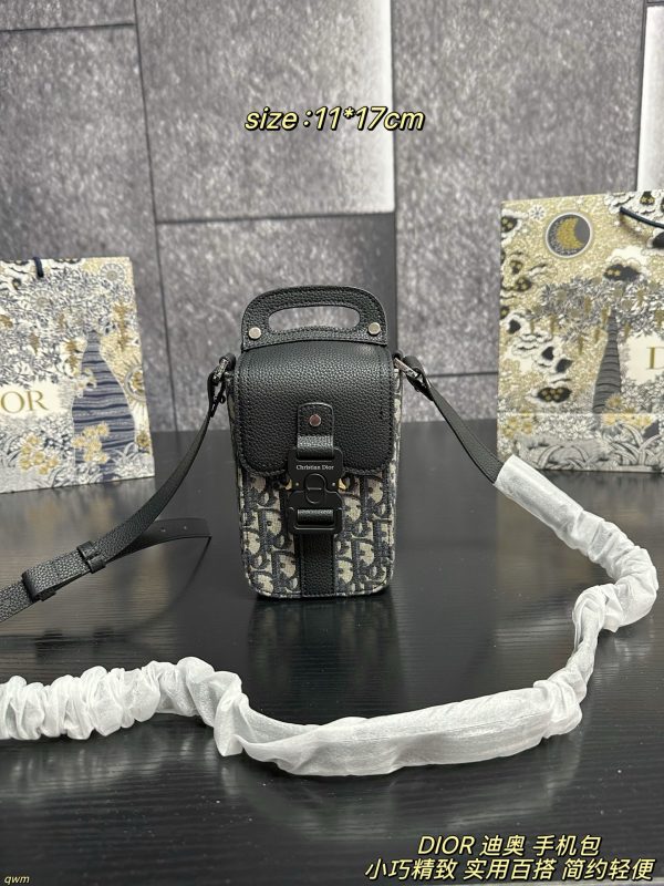 Dior Oblique GrainedCalfskin Vertical Saddle Bag