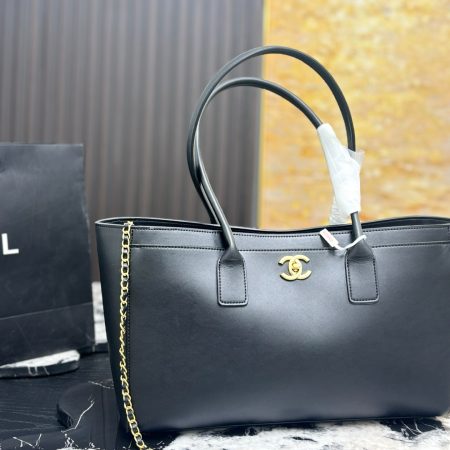Chanel Black and Gold Cerf Box Bag - Image 3