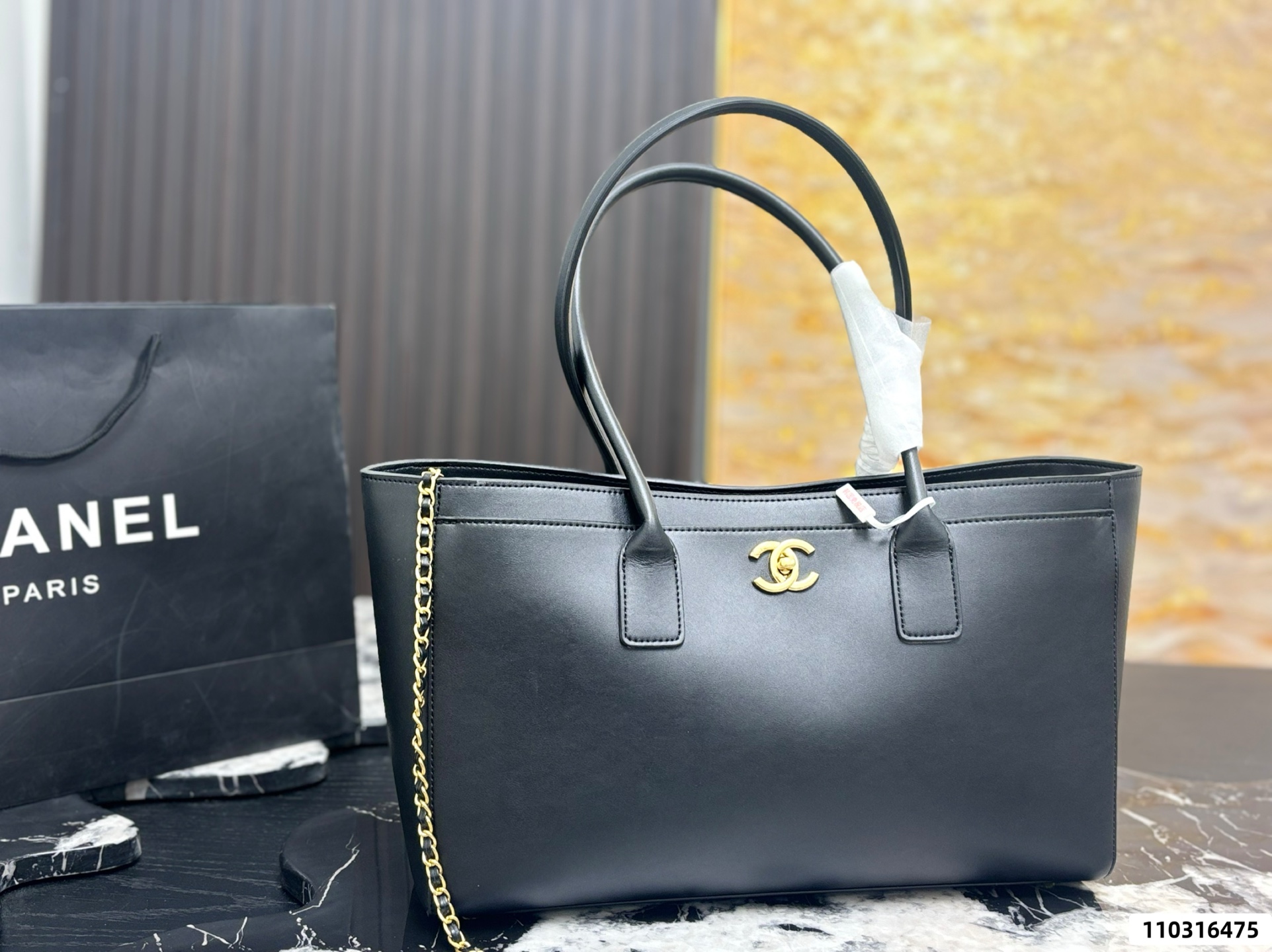 Chanel Black and Gold Cerf Box Bag - Image 3