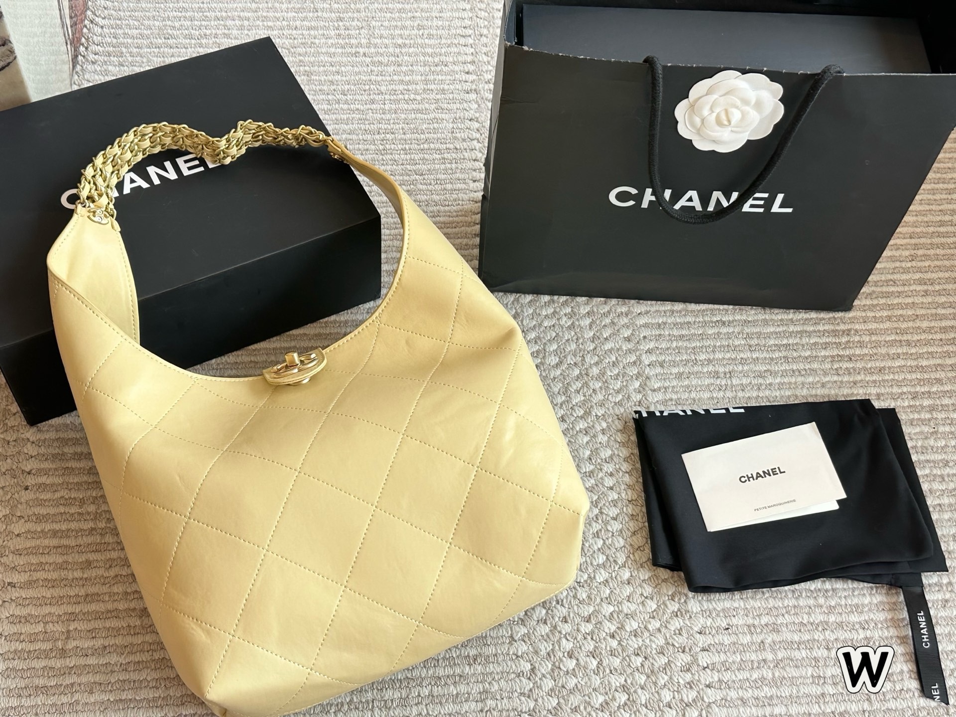 Chanel Sparkling Gold Handbag - Image 4
