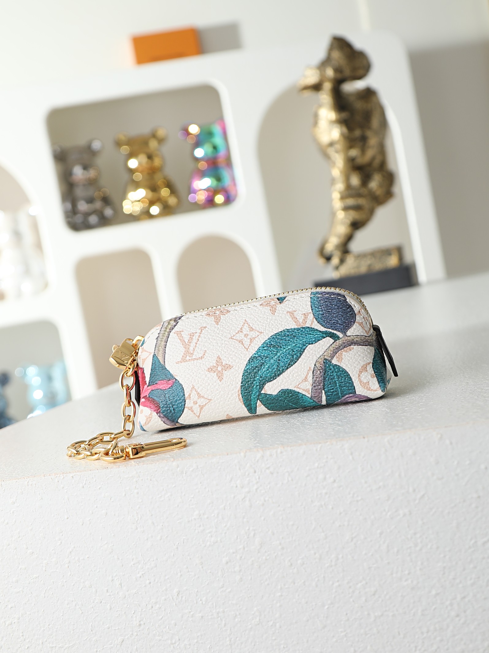 LV makeup bag - Image 1
