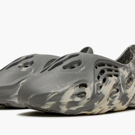 Yeezys Foam RNNR MXT “ Moon Gray" - Image 2