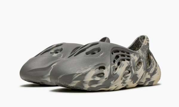 Yeezys Foam RNNR MXT “ Moon Gray"
