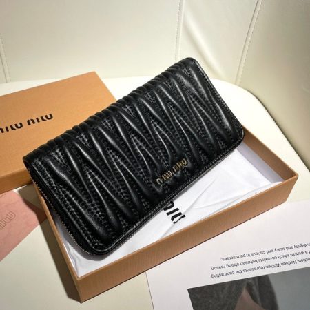 MIU MIU Matelassé Leather Card Bag - Image 2