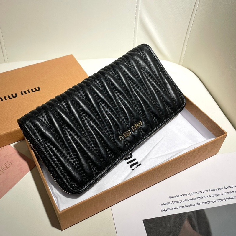 MIU MIU Matelassé Leather Card Bag - Image 2