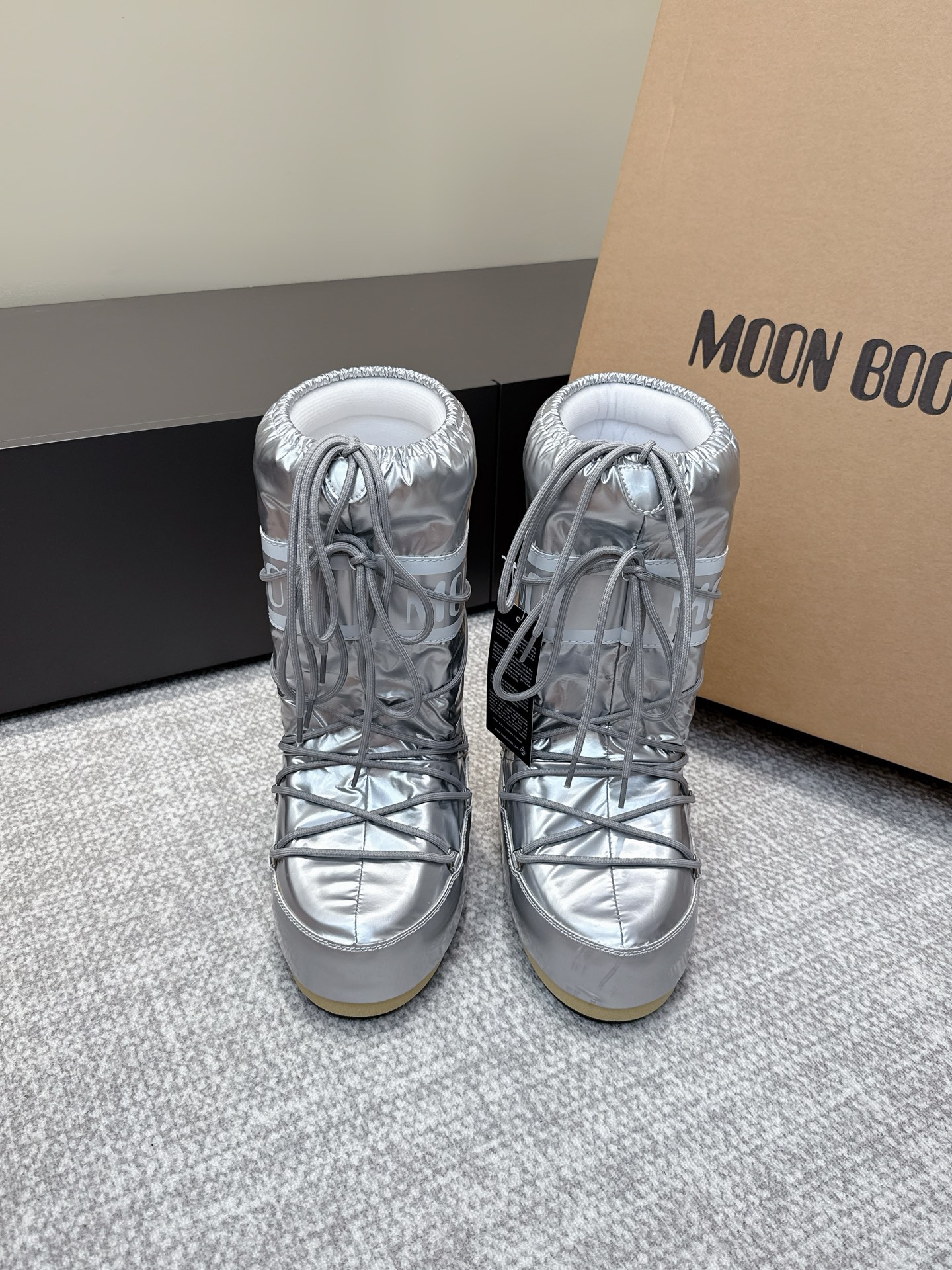 Moon Boot - Image 1