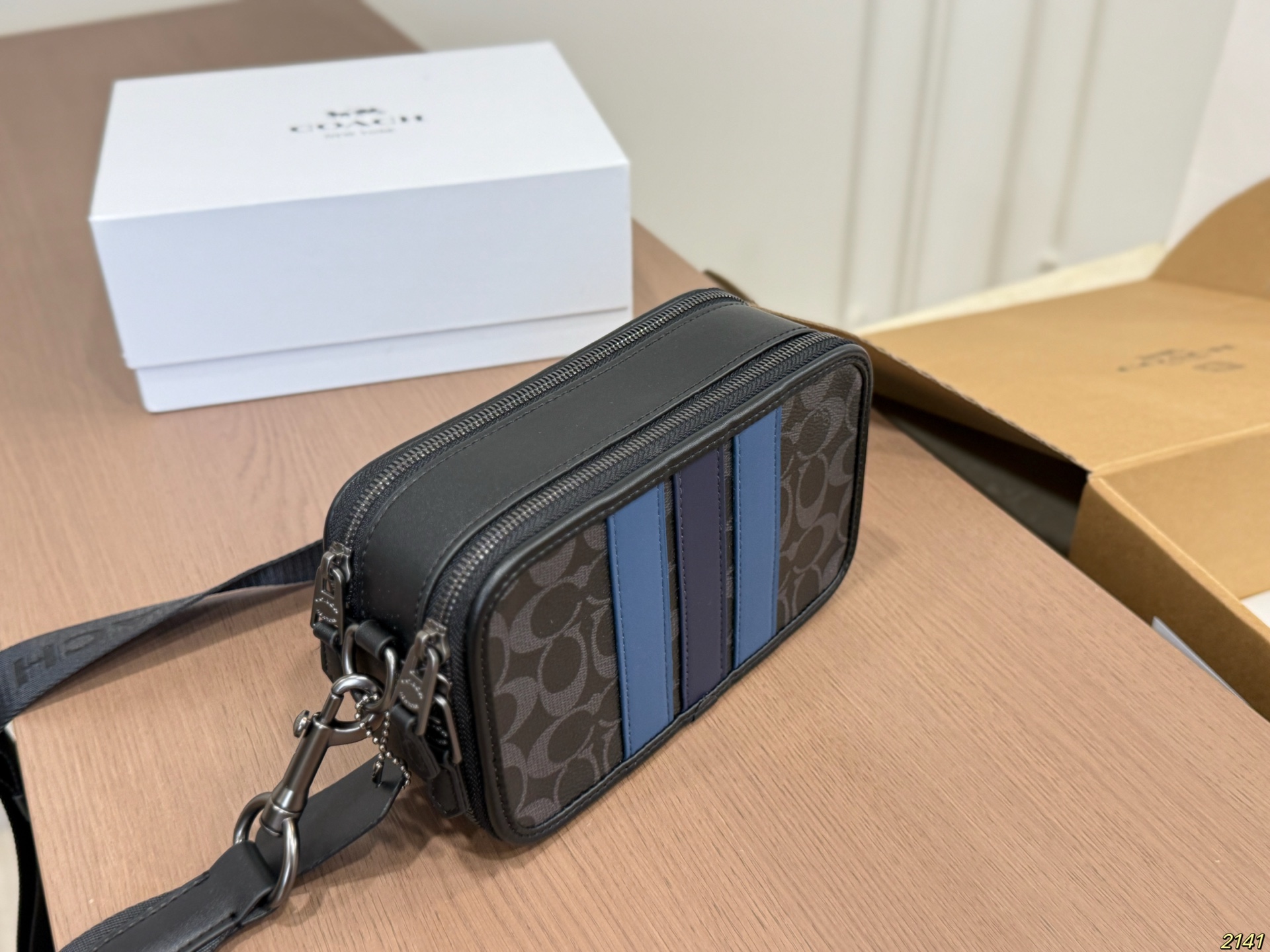 Coach Camera Bag - Image 7