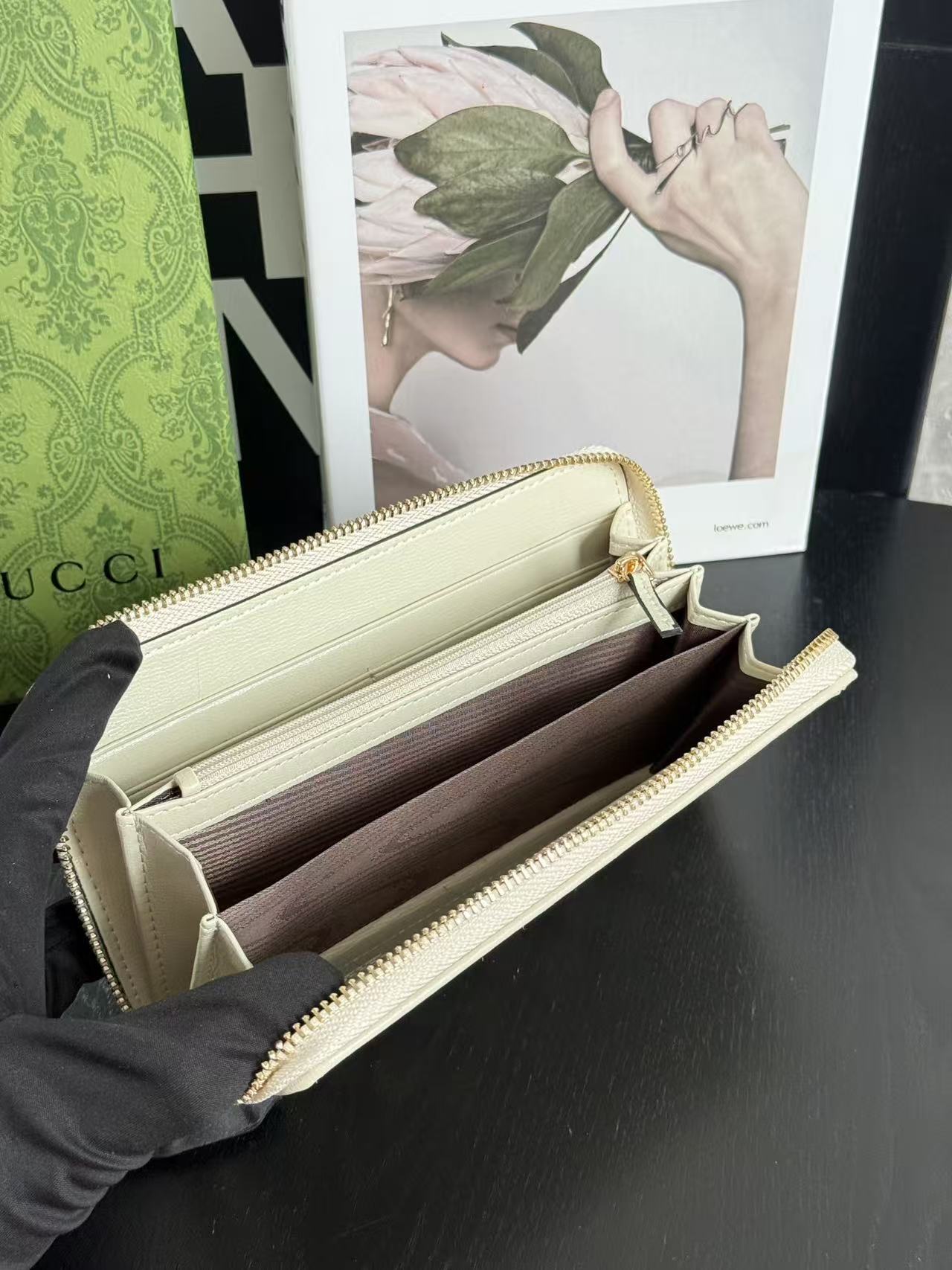 Gucci Zipper Wallet - Image 7
