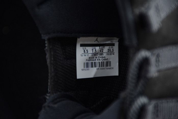 Air Jordan 11 Cap and Gown black 378037-005 - Image 8