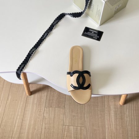 Chanel 26P Double C Two-Tone Flat Slippers - Image 6