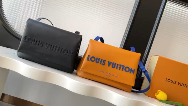 Lv Shopper Medium Handbag