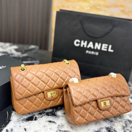 Chanel Quilto 2.55 Shoulder Bag - Image 14
