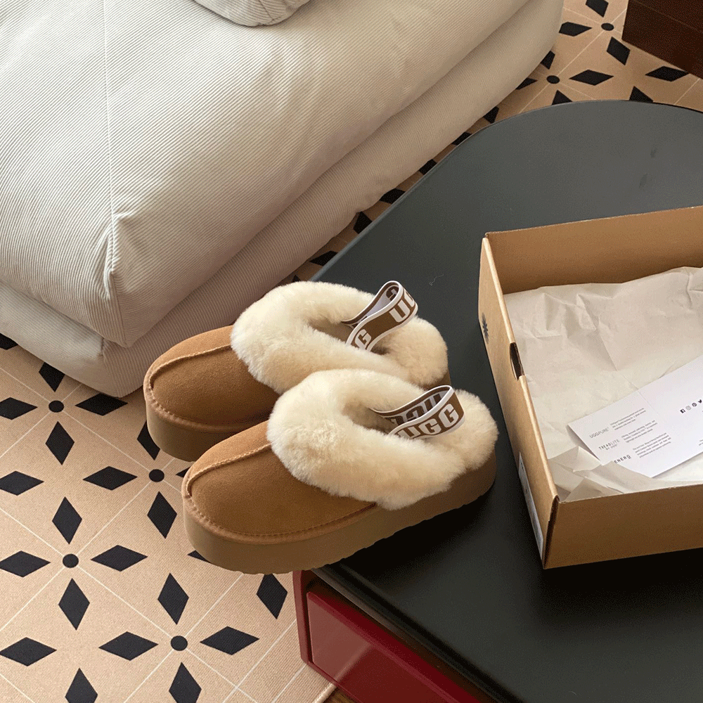 UGG Funkette Slippers - Image 4