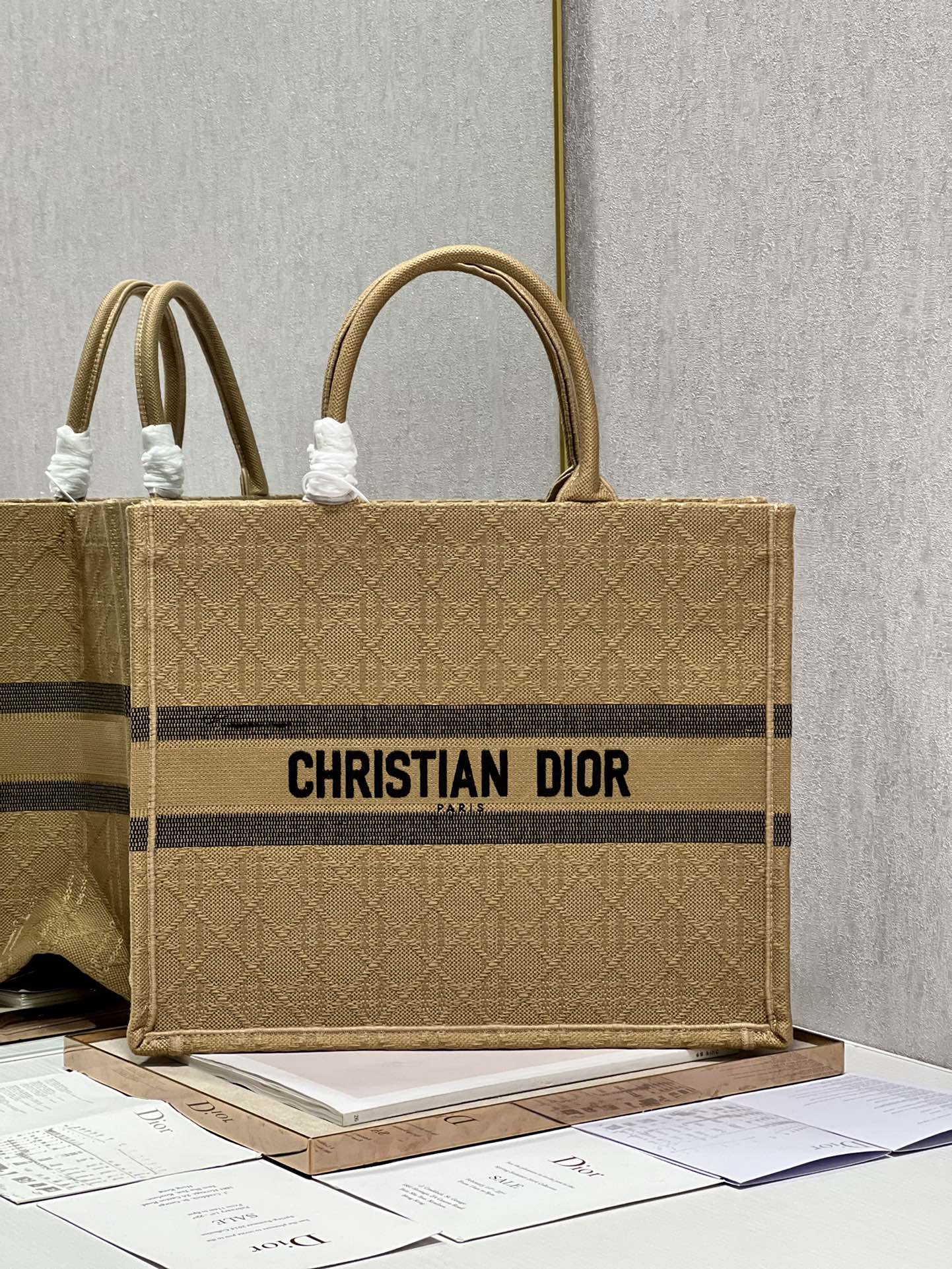 Dior Book Tote Large Natural Cannage Raffia - Image 1